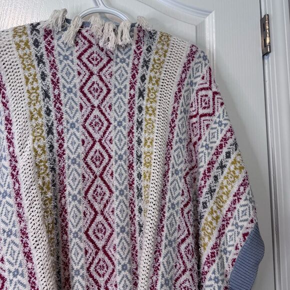 Cabi Love Siesta Fringed Oversized Cardigan Poncho Size XS/S Boho Southwestern - Picture 9 of 12